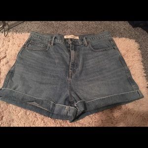 Gap high waisted shorts. Never worn.